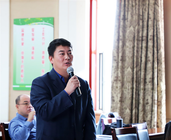 企业代表提出问题.JPG