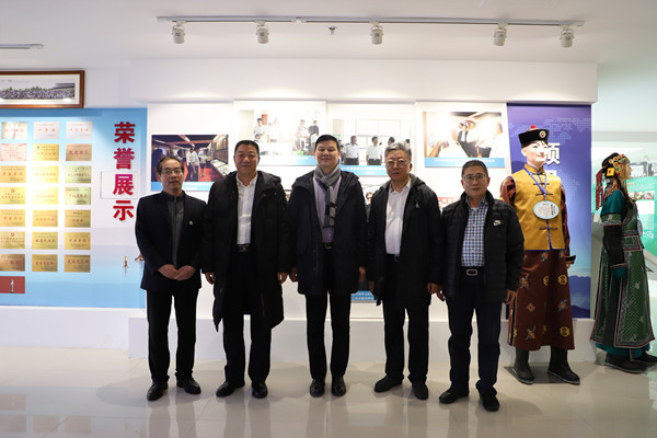 图2合影留念.jpg